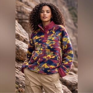 The North Face Women’s Printed Cragmont Fleece ¼ Snap Pullover Jacket.